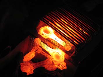 采用中頻感應加熱爐對連桿進行退火