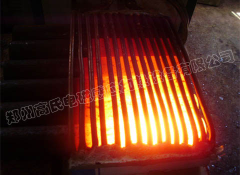 中頻感應(yīng)加熱設(shè)備對(duì)鋼板進(jìn)行透熱熱處理